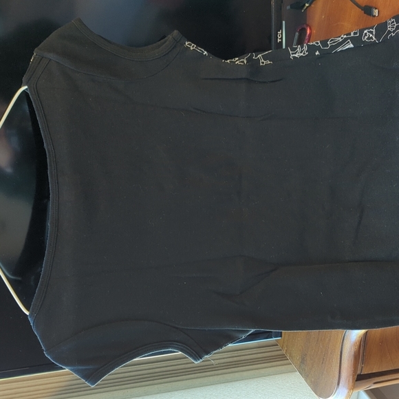 The "people shirt" black, sleeveless barely worn, tag says large, seems small - Picture 3 of 4